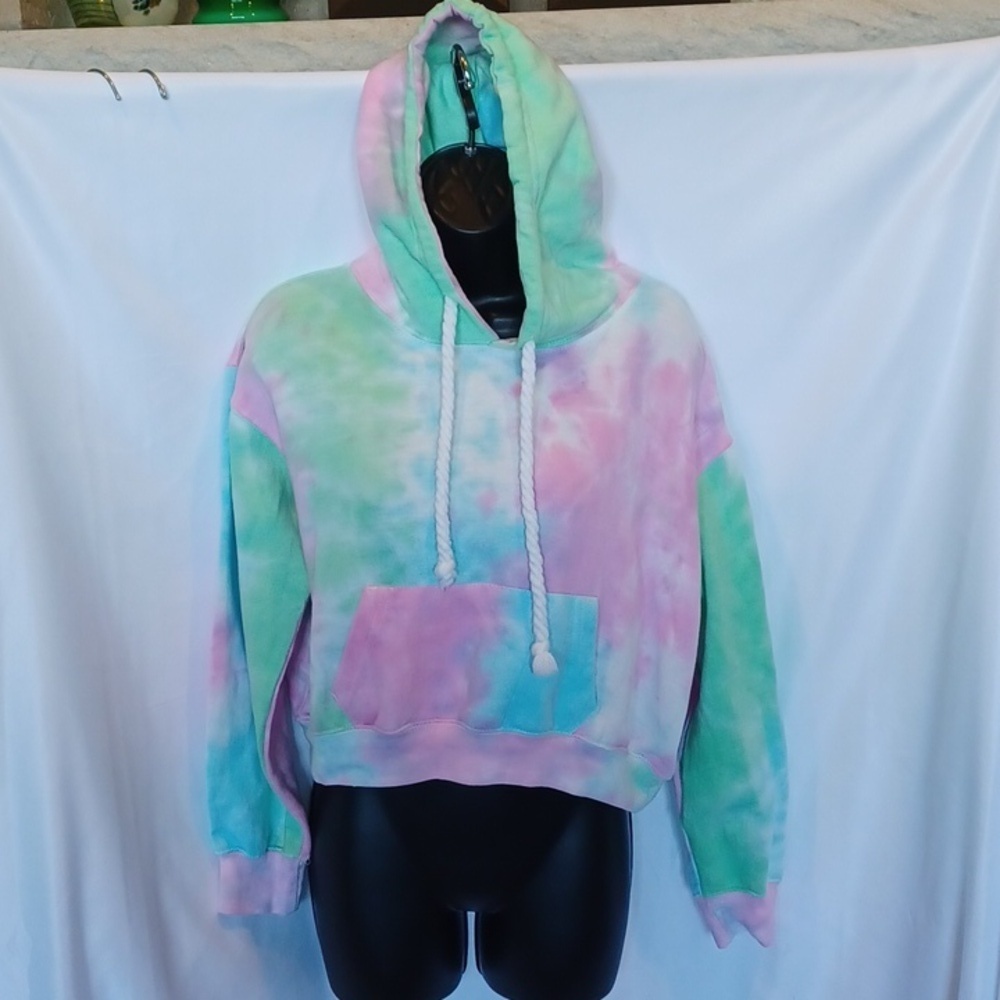 Exist Ron crop hoodie pastel tie dye M, 23" pit to pit, 17" long